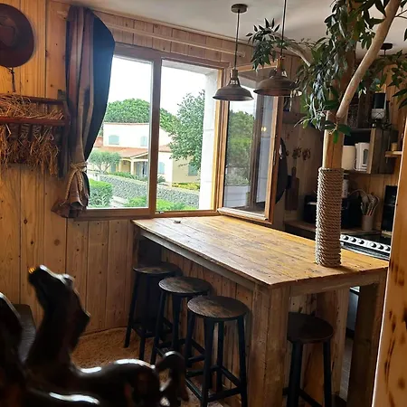 Les De Paulette A Theme Le Ranch بيت ضيافة *
